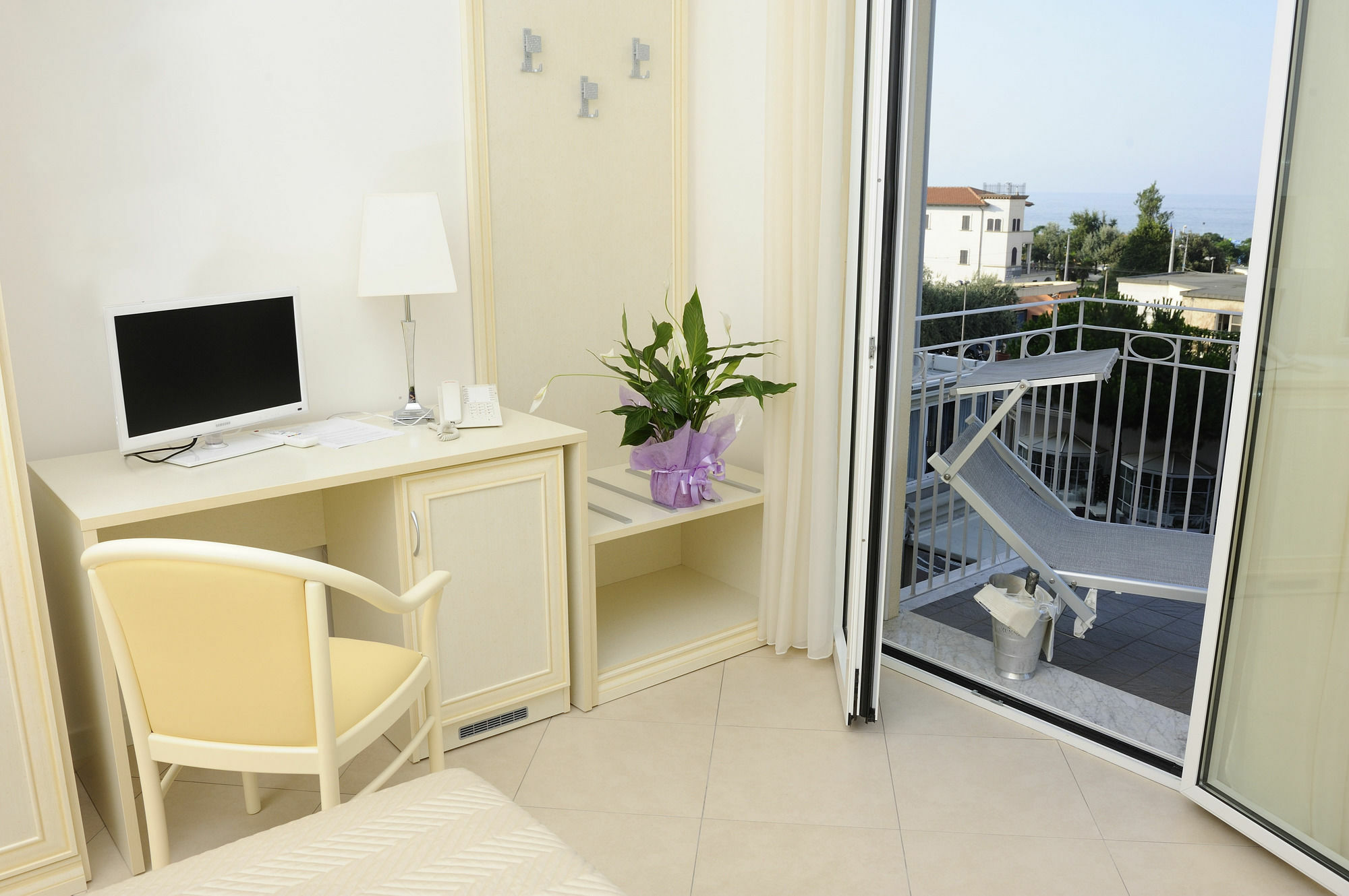 Residence Suite Smeraldo Riccione Ngoại thất bức ảnh