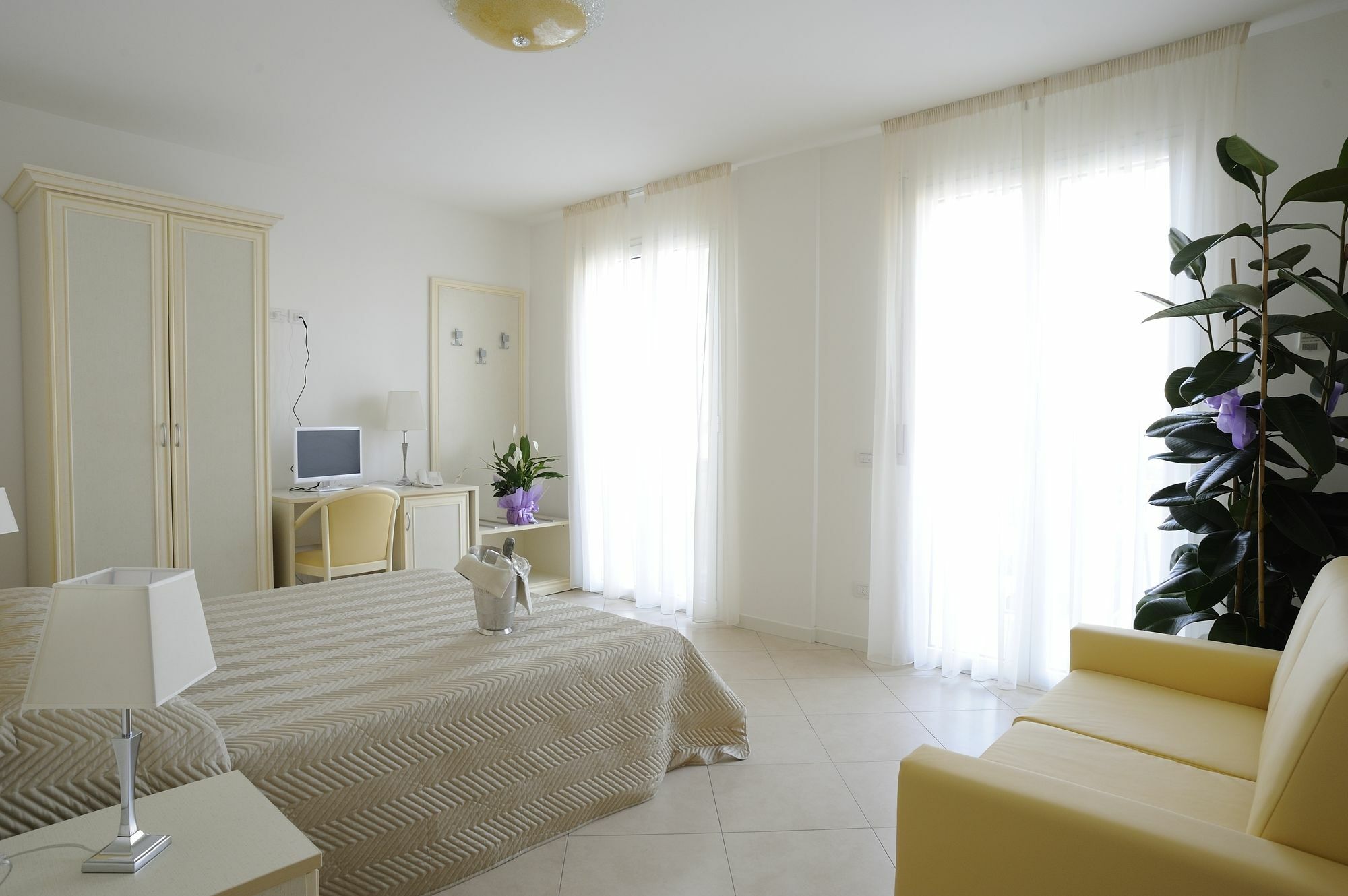 Residence Suite Smeraldo Riccione Ngoại thất bức ảnh